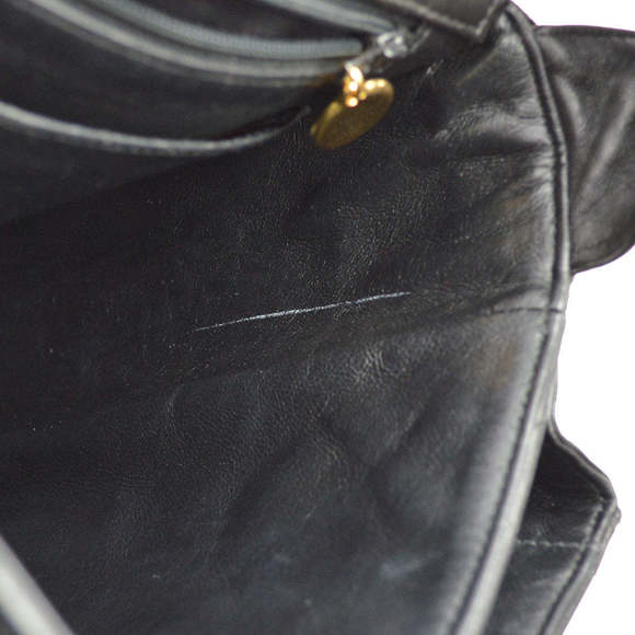 CHANEL Black Lambskin Shoulder Bag 56377 - Picture 9 of 11